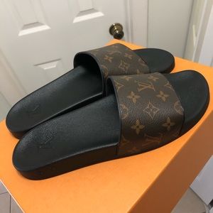 LOUIS VUITTON pool slides